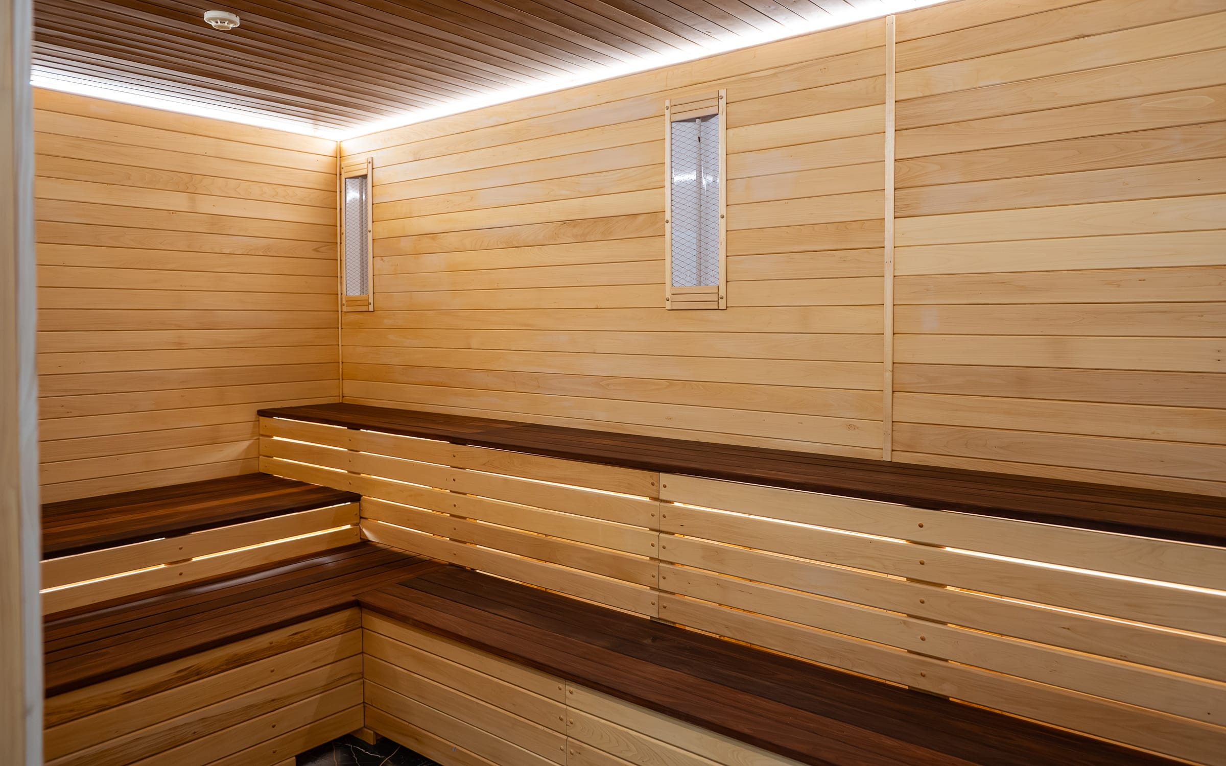 Зона раздевалок и сервиса